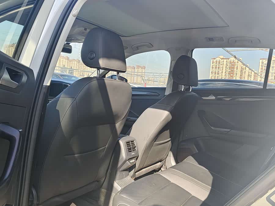 Volkswagen T-Roc 2020 car image #11