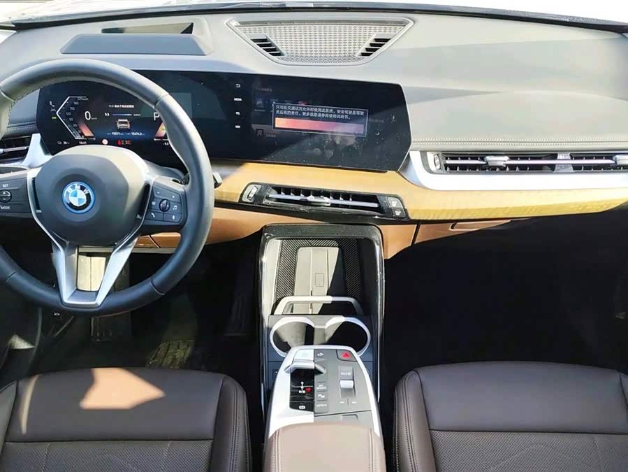 BMW iX1 2025 car image #11