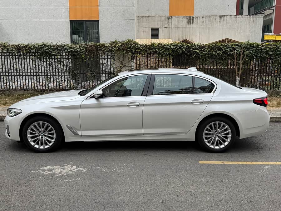 BMW 5 Series 2023 #11 BMW 5 Series 2023 car image #11