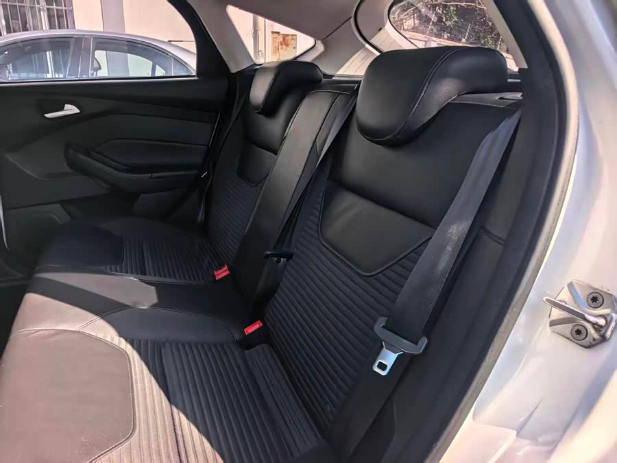 Ford Focus 2016 car image #11