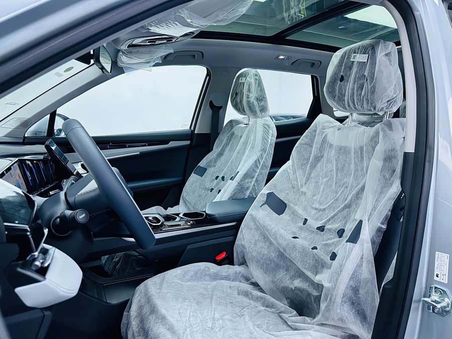 GEELY Boyue L 2025 car image #11