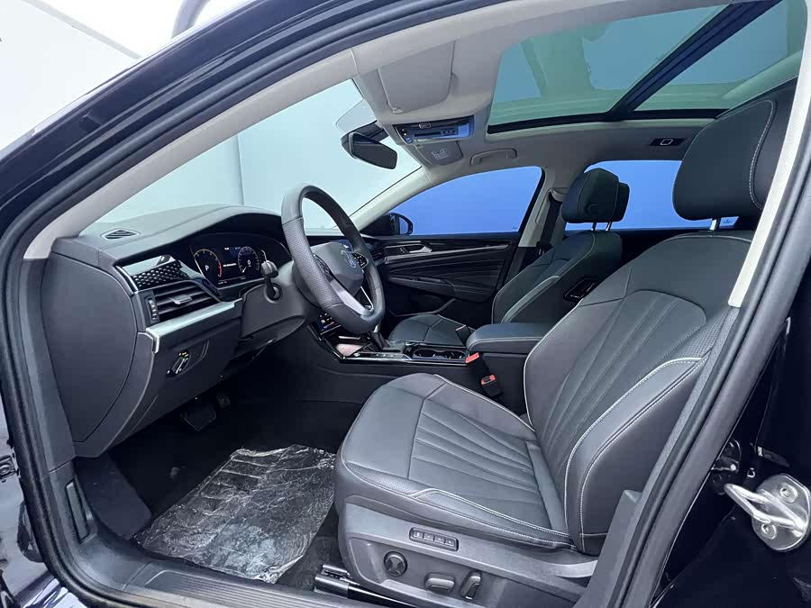 Volkswagen Passat 2024 immagine di auto #11