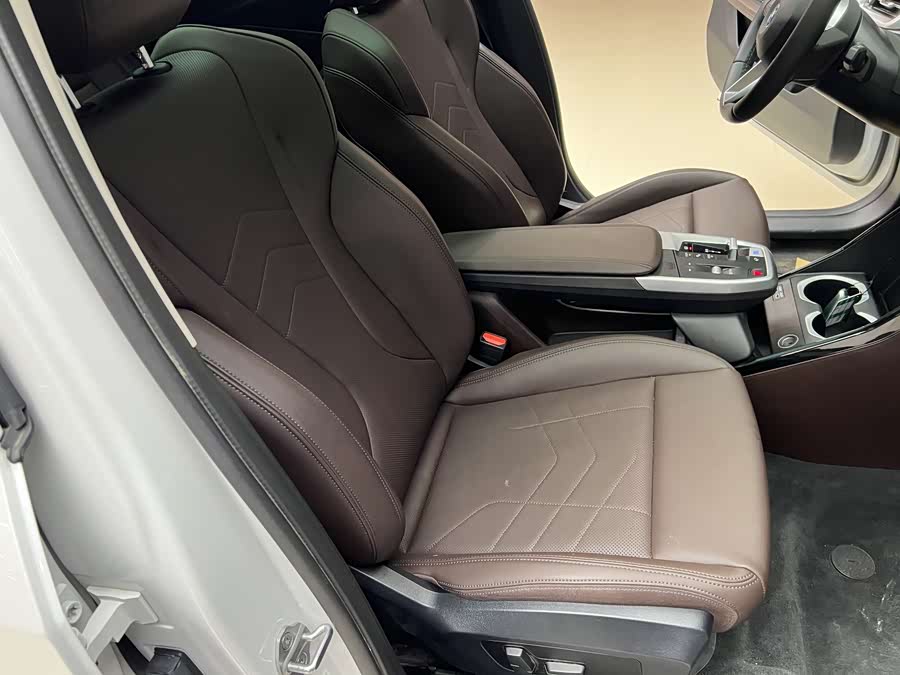 BMW iX1 2024 car image #11