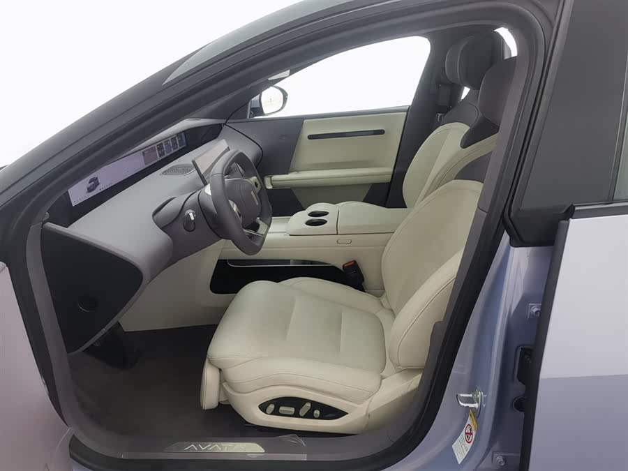 Avatr 06 2025 car image #11