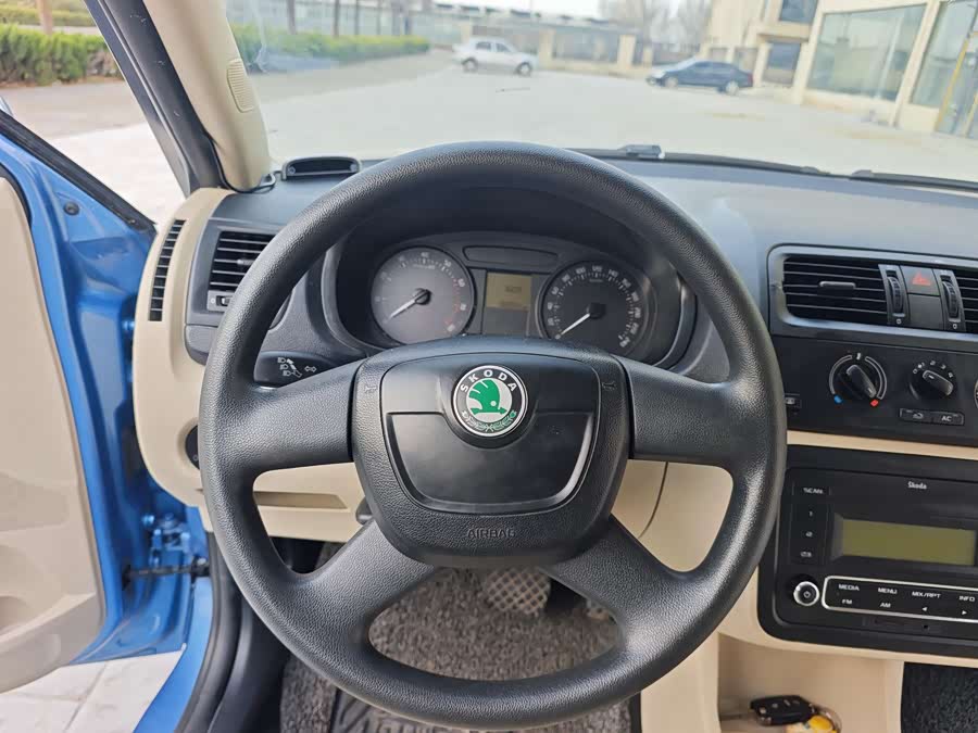 Skoda Fabia 2013 image de voiture #11