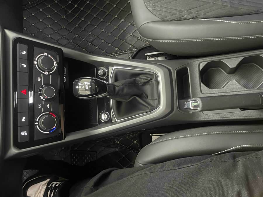 Volkswagen T-Cross 2022 car image #11