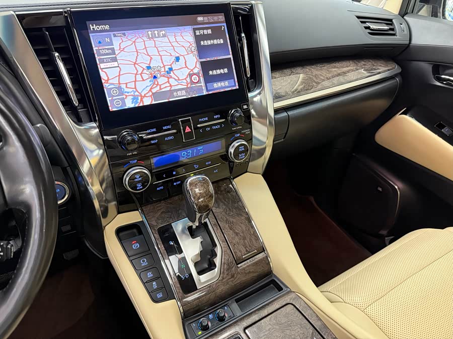 Toyota Alphard 2022 car image #11