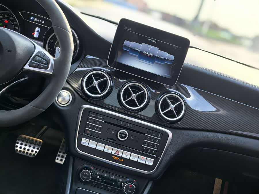 Mercedes-Benz GLA AMG 2018 car image #11