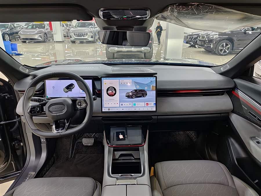 Lynk & Co 08 EM-P 2025 car image #11