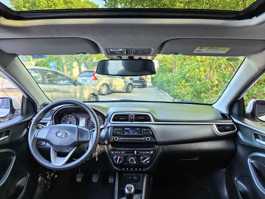 Hyundai Reina 2018 #11 Hyundai Reina 2018 car image #11