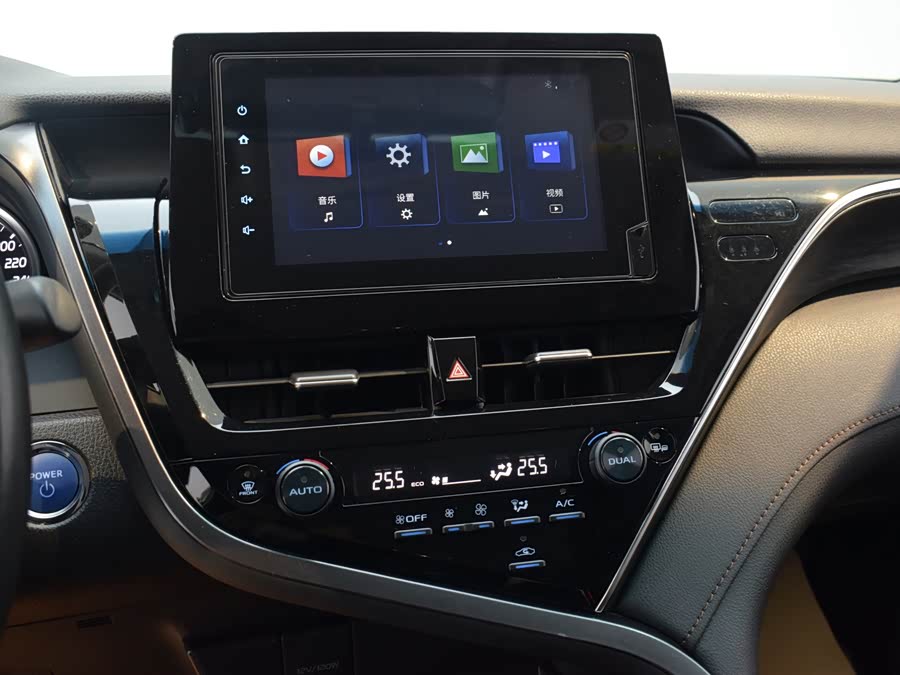 Toyota Camry 2021 immagine di auto #11