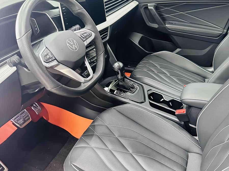 Volkswagen Tiguan L 2023 car image #11