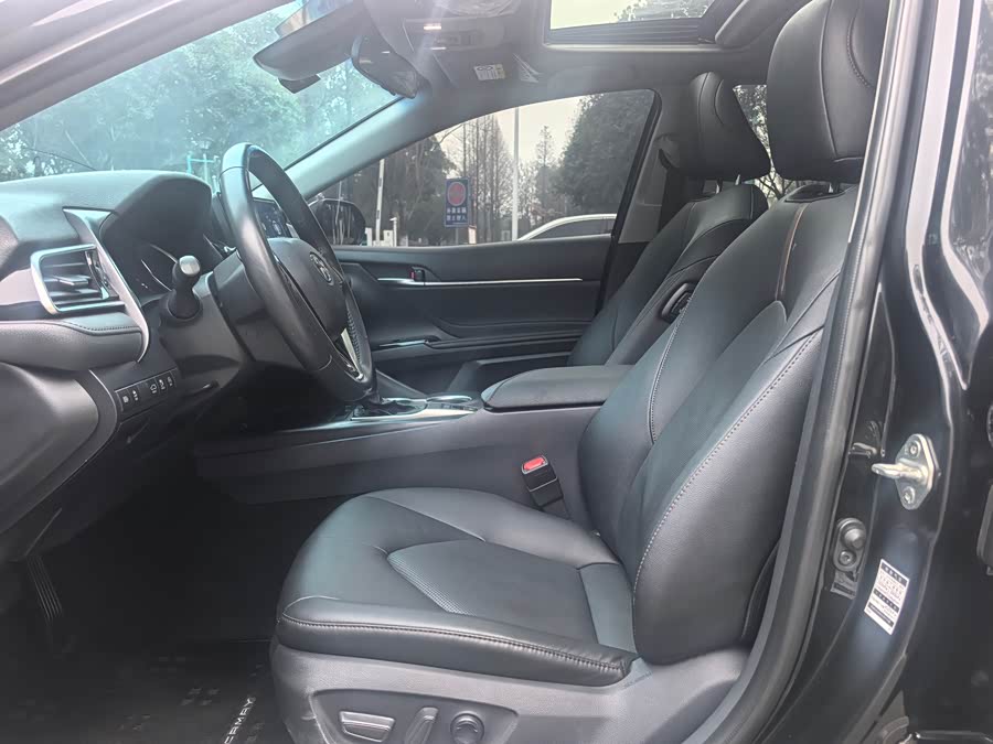 Toyota Camry 2022 immagine di auto #11