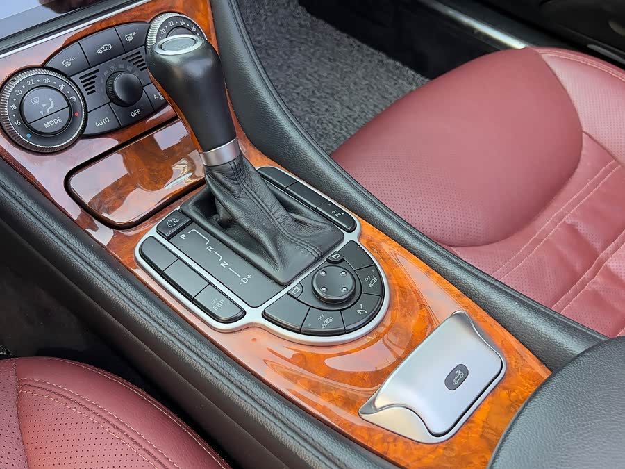 Mercedes-Benz SL Class 2011 car image #11