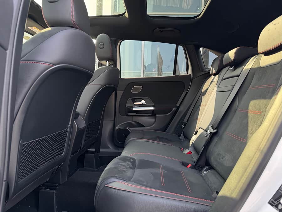 Mercedes-Benz GLA AMG 2025 immagine di auto #11