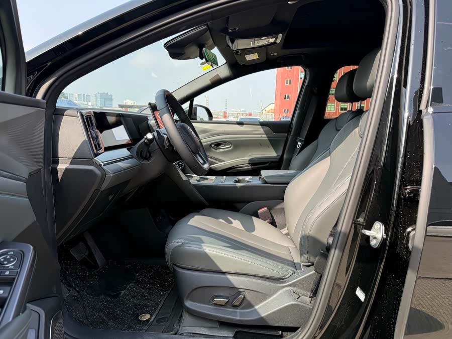 BYD SongL DM-i 2025 #11 BYD SongL DM-i 2025 car image #11