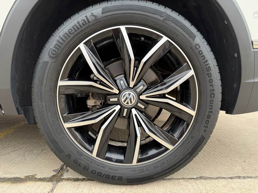 Volkswagen Tiguan L 2019 immagine di auto #11