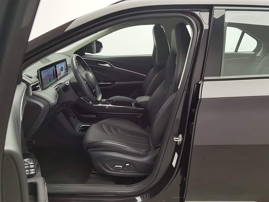 哪吒汽车 哪吒U 2022 #11 哪吒汽车 哪吒U 2022 汽车图片 #11