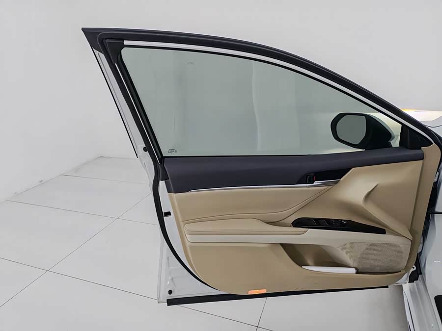 Toyota Camry 2023 immagine di auto #11