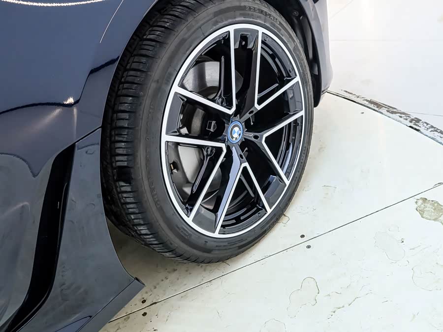 BMW i3 2023 immagine di auto #11