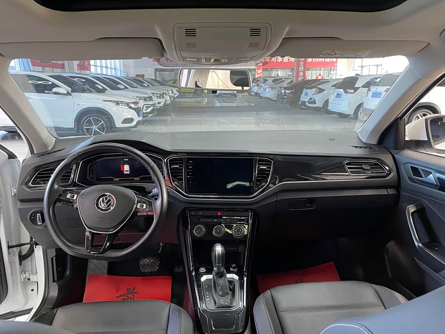 Volkswagen T-Roc 2021 car image #11