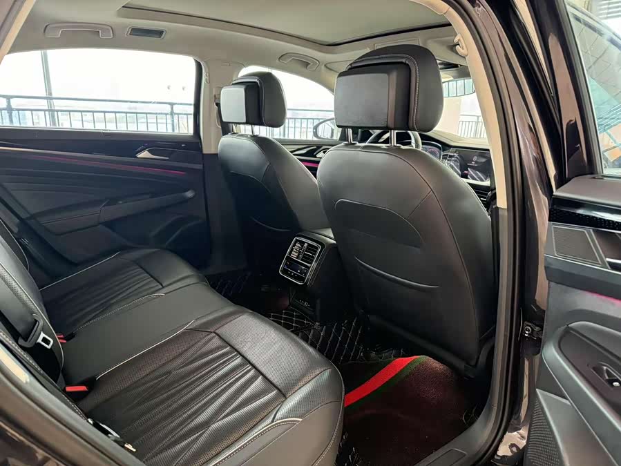 Volkswagen Passat 2021 immagine di auto #11