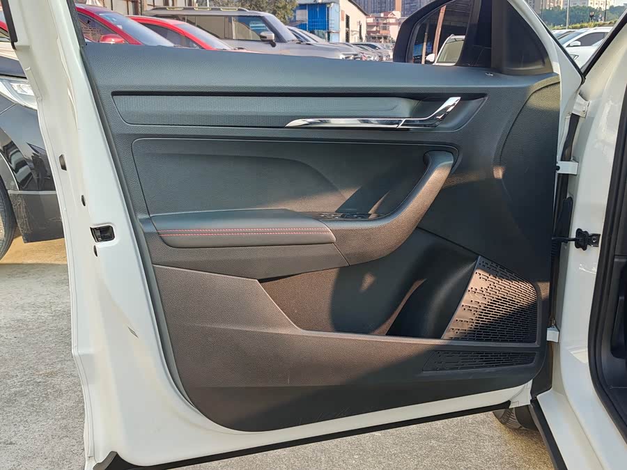 Skoda Kamiq 2021 изображение автомобиля #11