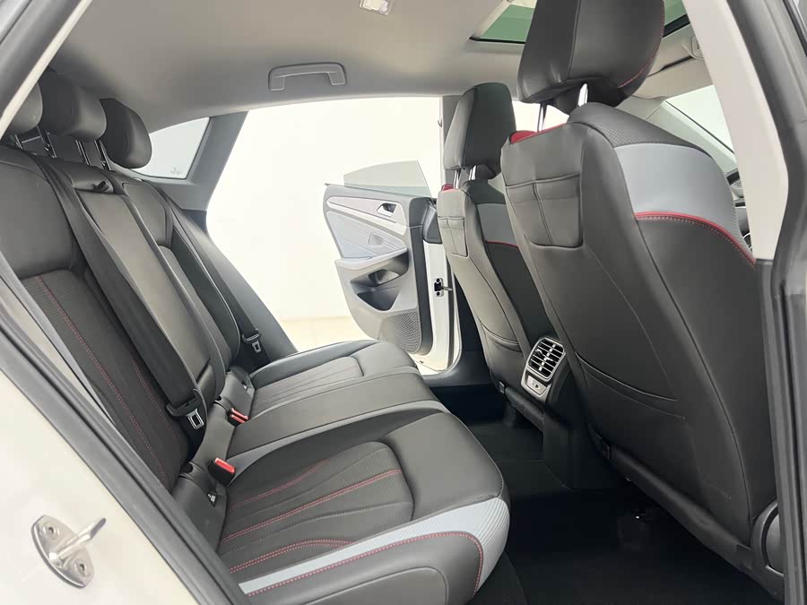 Volkswagen Lamando 2023 car image #11