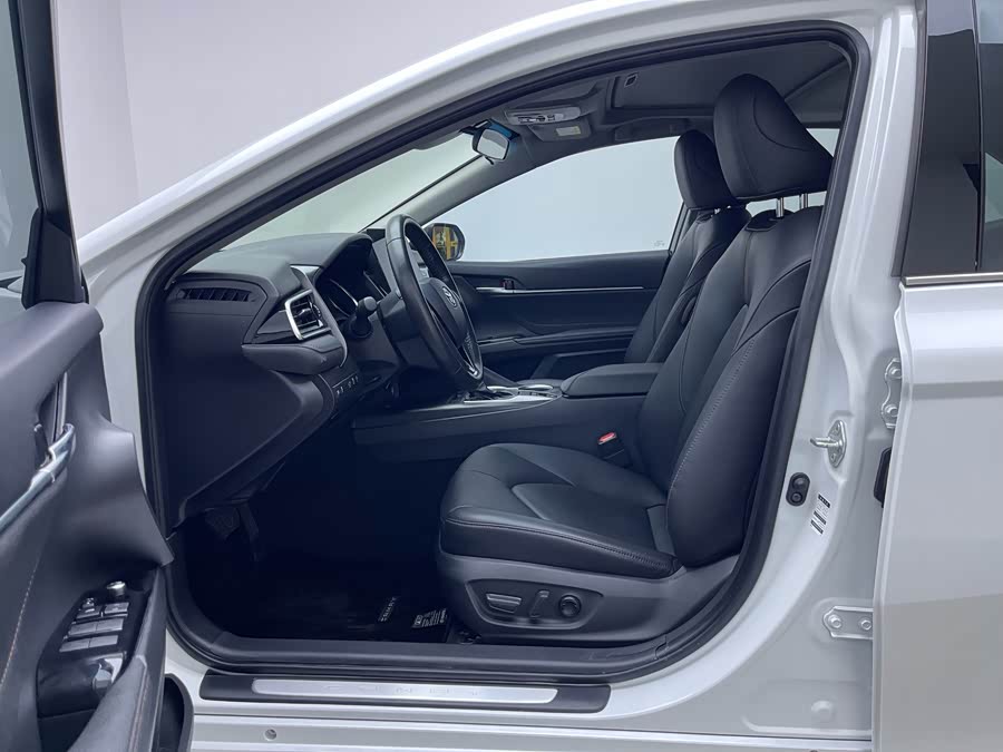 Toyota Camry 2023 car image #11