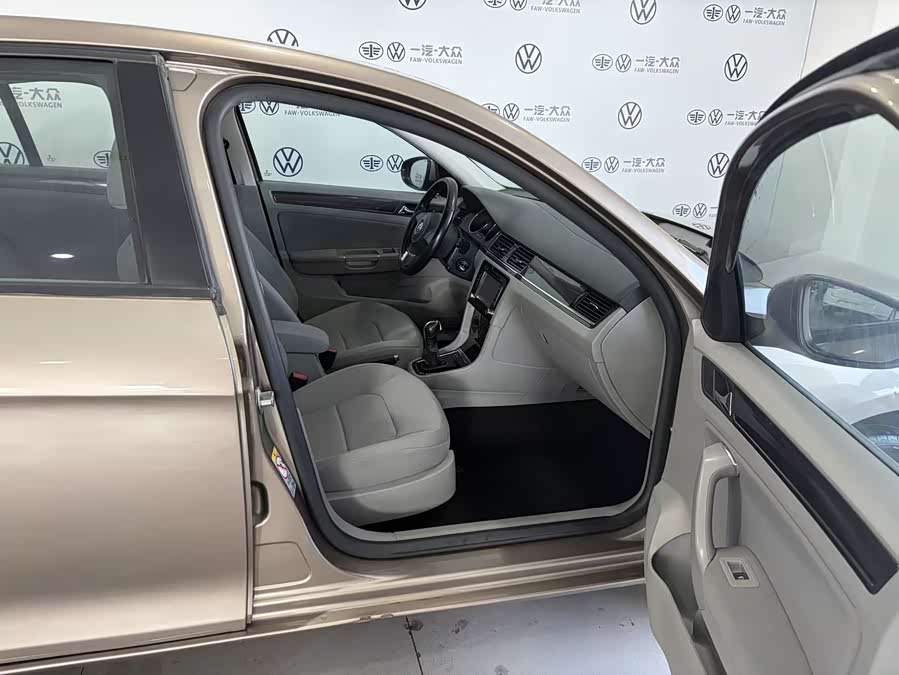 Volkswagen Bora 2014 immagine di auto #11