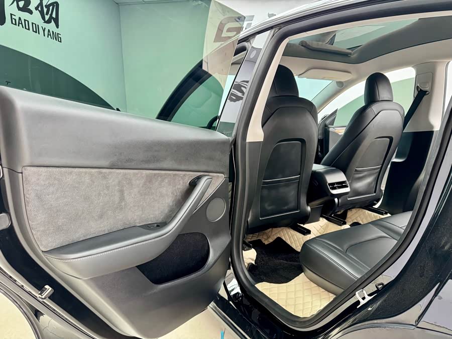 Tesla Model Y 2021 car image #11