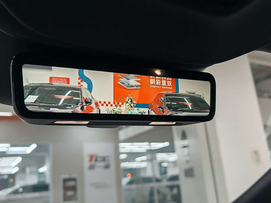 Avatr 06 2025 car image #11