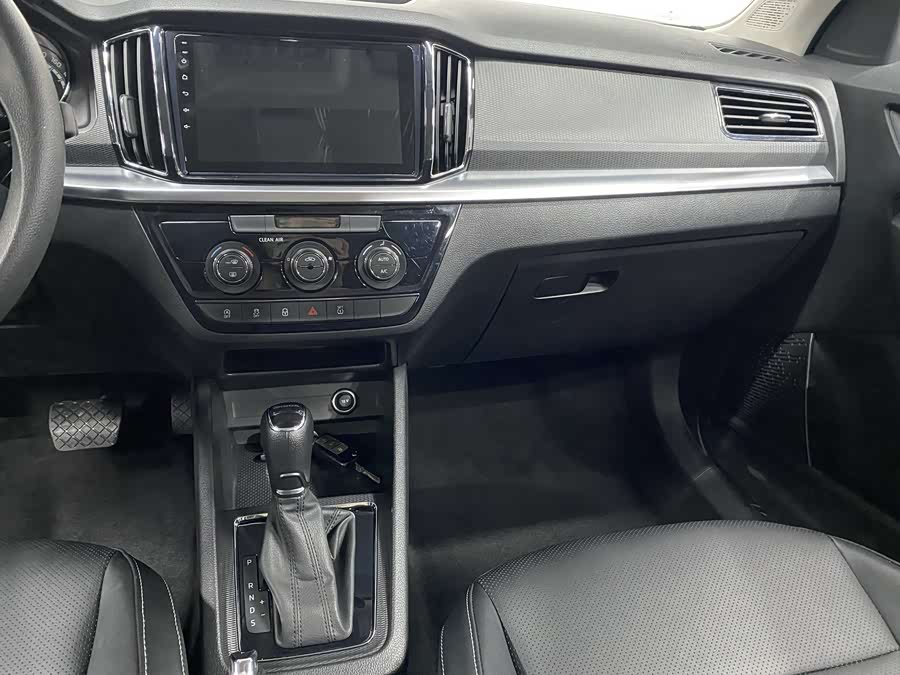 Skoda Kamiq 2022 imagem de carro #11