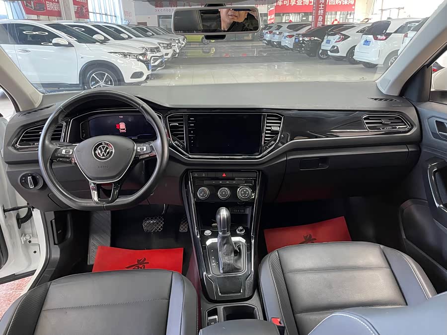 Volkswagen T-Roc 2022 car image #11