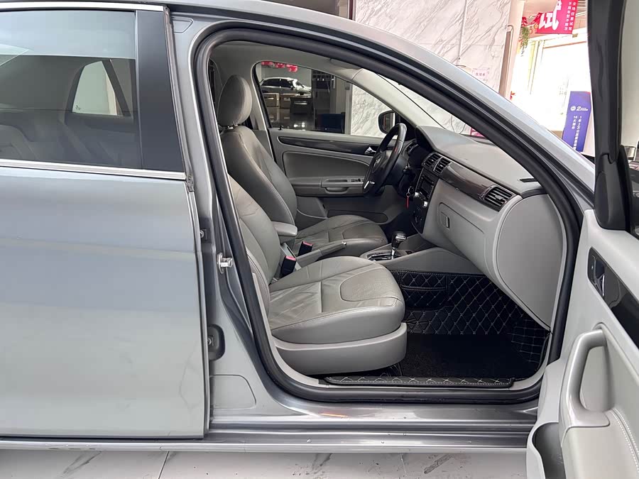 Volkswagen Bora 2012 immagine di auto #11