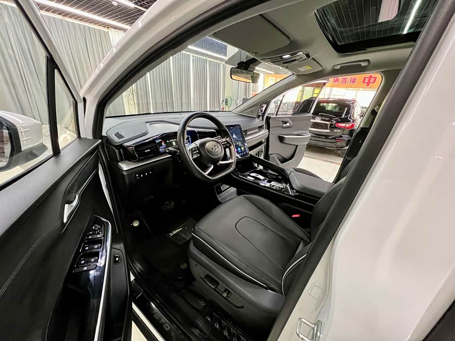 Hyundai Custo 2024 car image #11