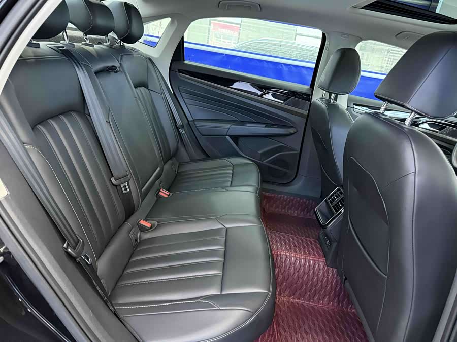 Volkswagen Passat 2021 car image #11