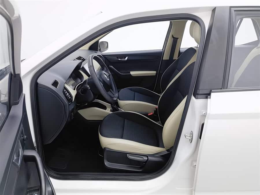 Skoda Fabia 2016 immagine di auto #11