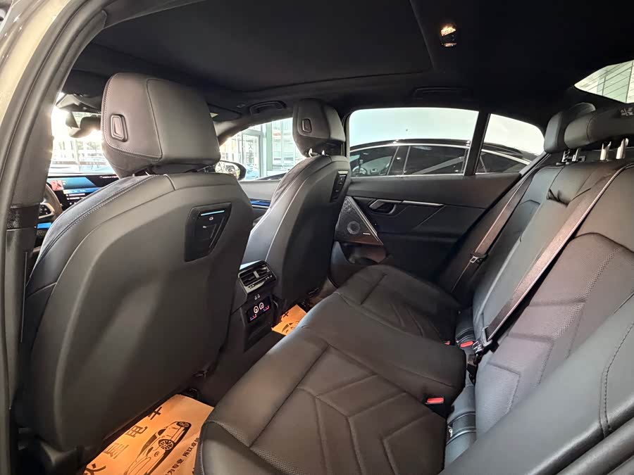 BMW i5 M60 2025 car image #11