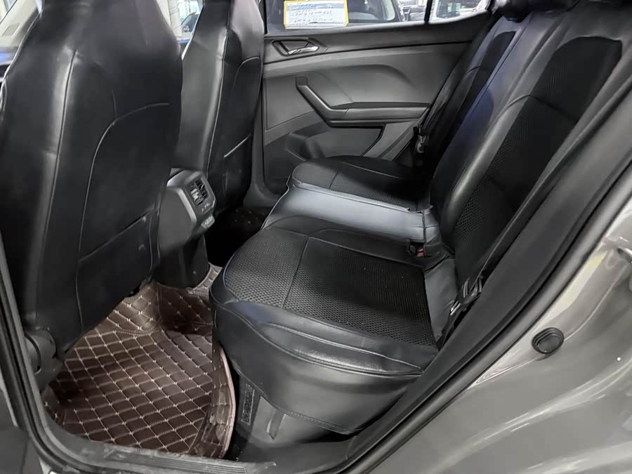 Volkswagen T-Cross 2019 car image #11