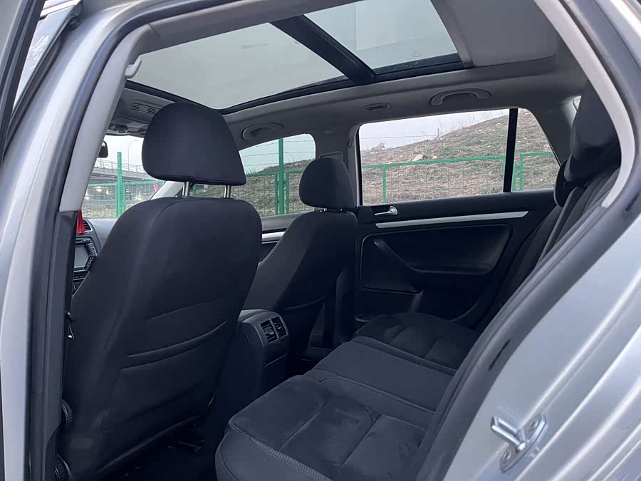 Volkswagen Golf (Imported) 2011 immagine di auto #11