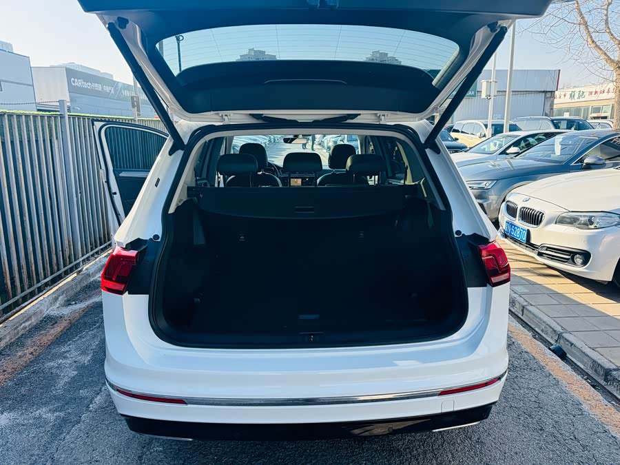 Volkswagen Tiguan L 2020 #11 Volkswagen Tiguan L 2020 car image #11