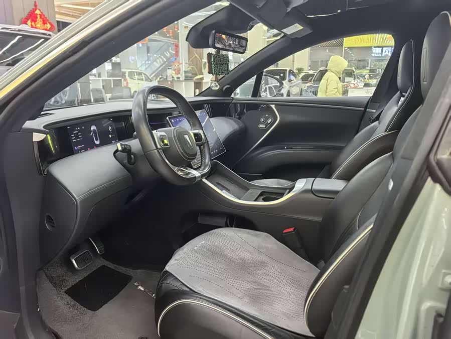 Avatr 11 2023 car image #11