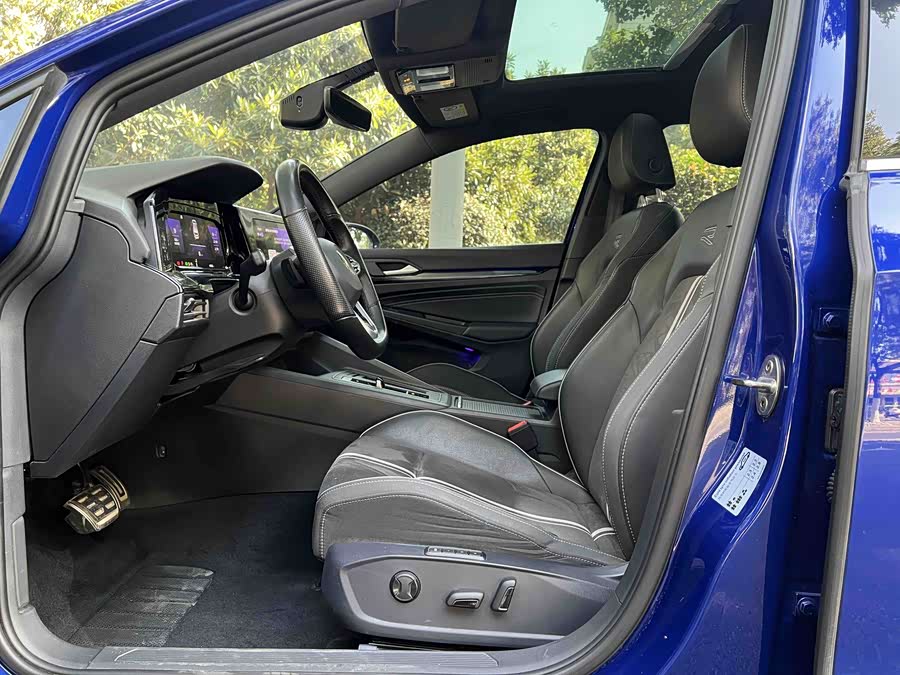 Volkswagen Golf 2023 car image #11