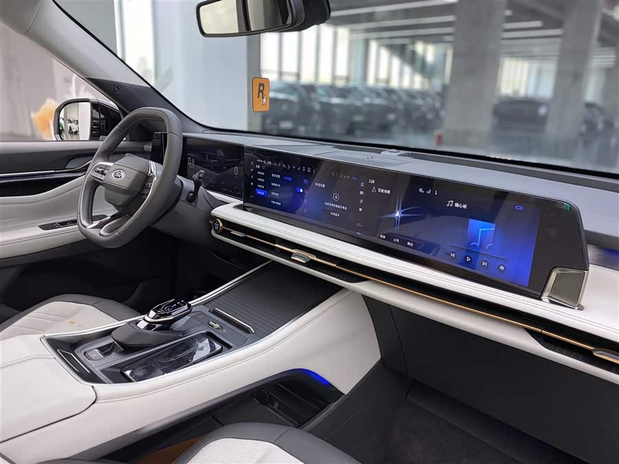 Ford Edge 2023 car image #11