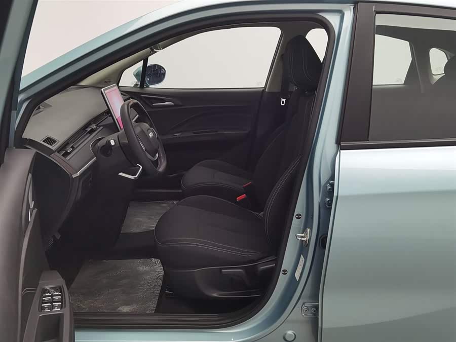 哪吒汽车 哪吒V 2021 汽车图片 #11