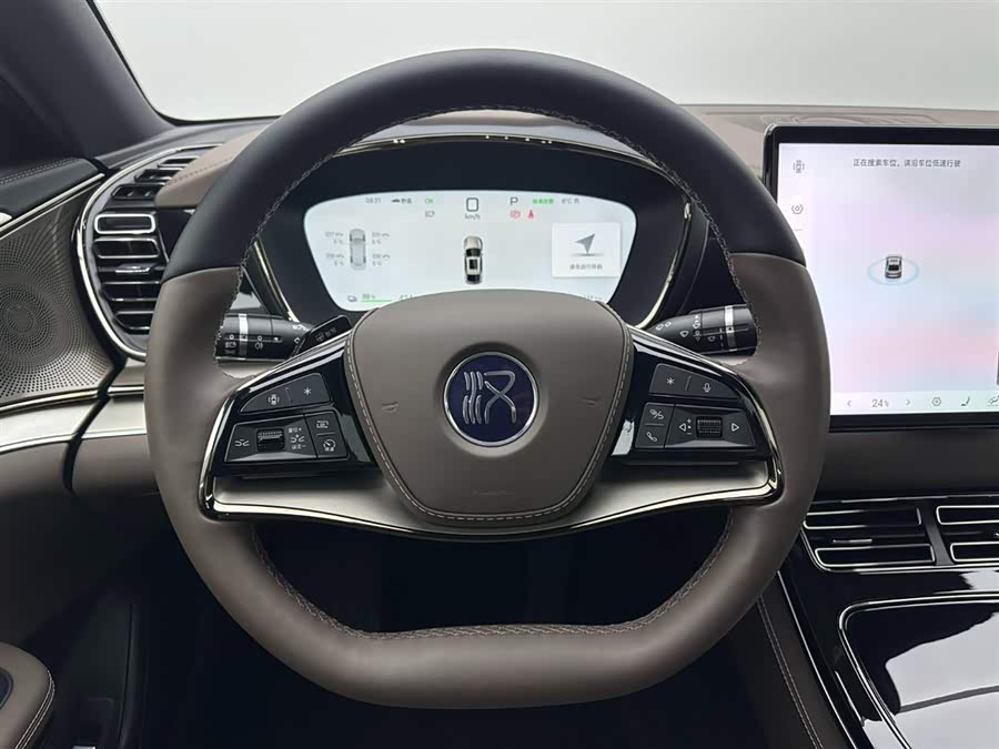 BYD Han 2025 car image #11