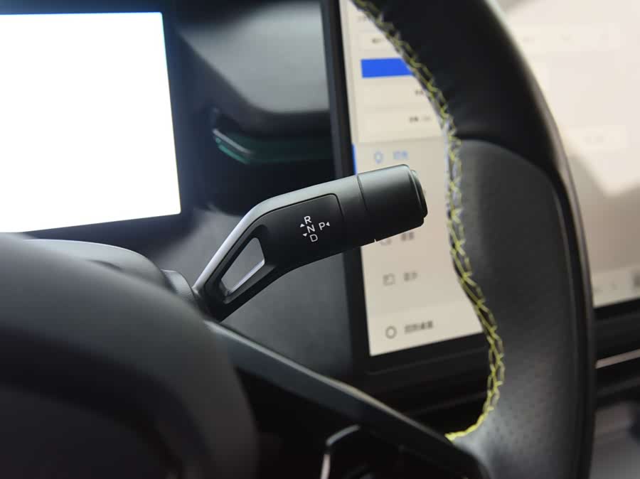 Lynk & Co 08 EM-P 2024 car image #11