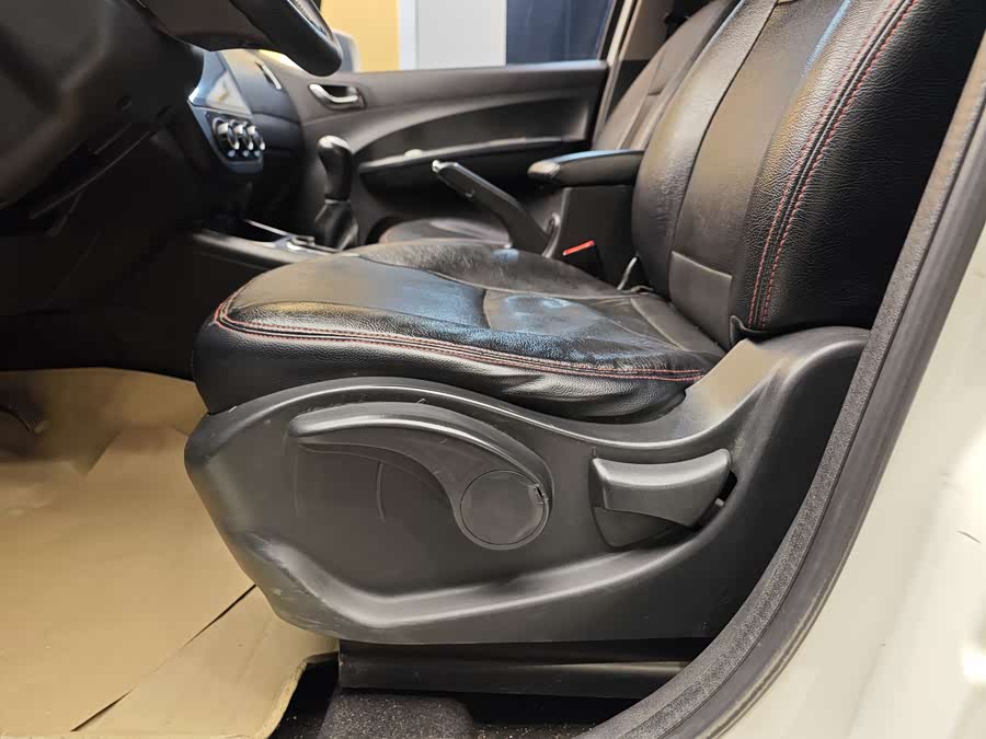 Forthing JOYEAR X5 2011 car image #11