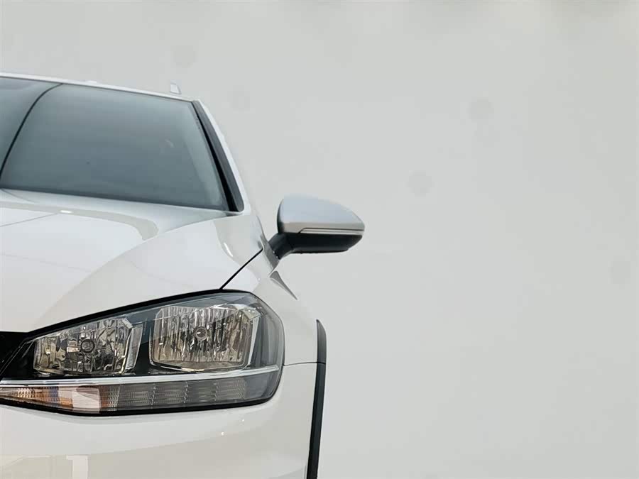 Volkswagen Golf (Imported) 2020 car image #11